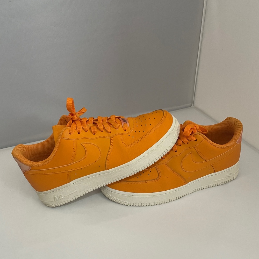 NIKE Wmns Air Force 1 ‘07 Essential Orange Peel Size 9.5 USED